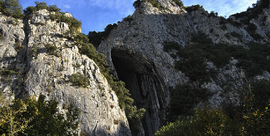 Bajada cueva de La Leze.
